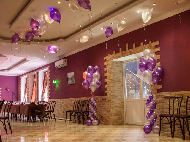 Украшение ресторана на свадьбу воздушными шарами